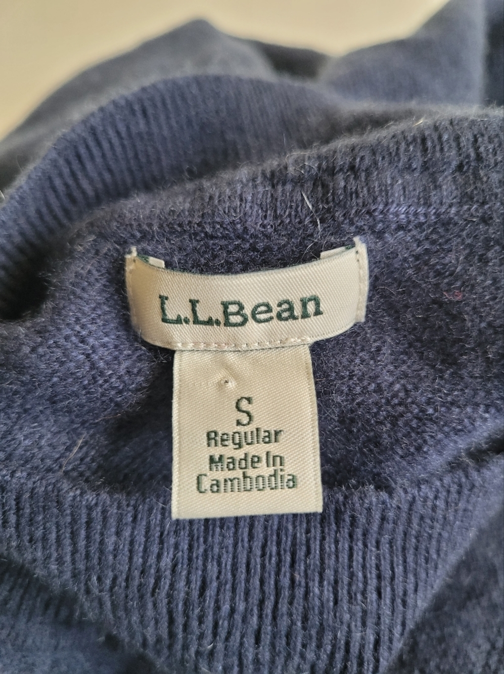 L.L. Bean 100% Recycled Cashmere Mock Neck Navy Turtleneck Sweater Womens Small - Picture 3 of 6